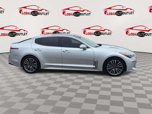 Used 2018 Kia Stinger Premium RWD image 9