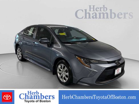 Used 2025 Toyota Corolla LE FWD image 1
