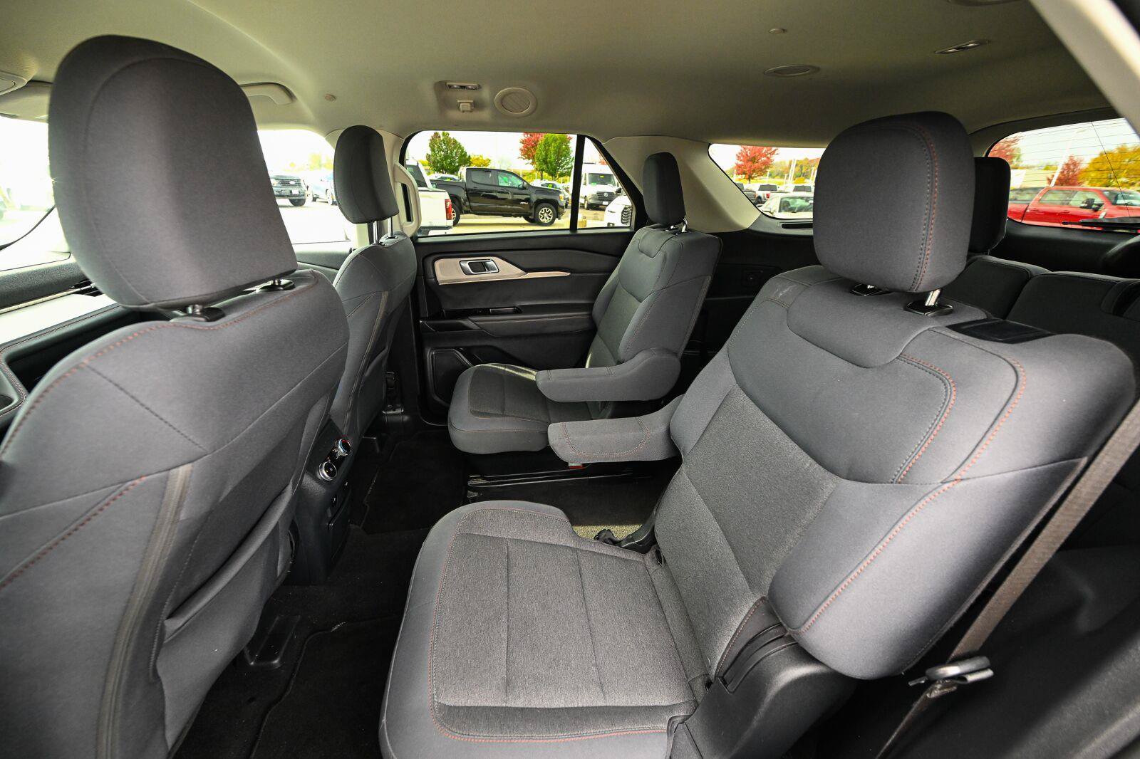 Used 2025 Ford Explorer Active AWD/4WD image 32