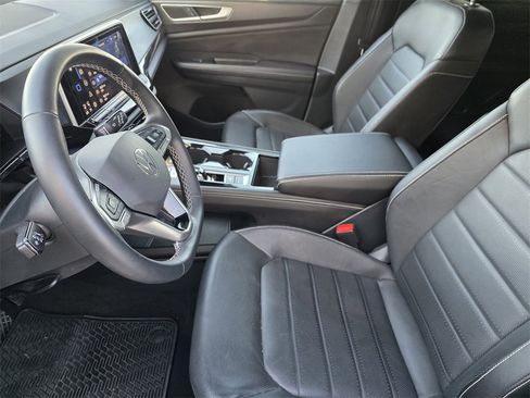 Used 2025 Volkswagen Atlas Cross Sport SEL image 12