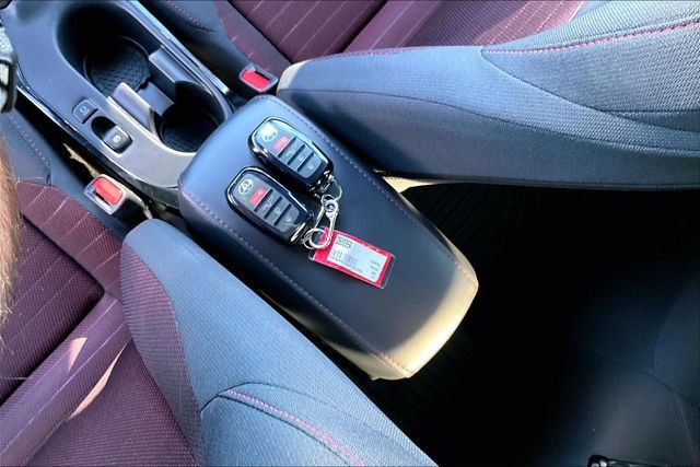 Used 2025 Toyota Corolla SE FWD image 31