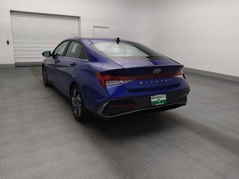 Used 2025 Hyundai Elantra SEL FWD image 5
