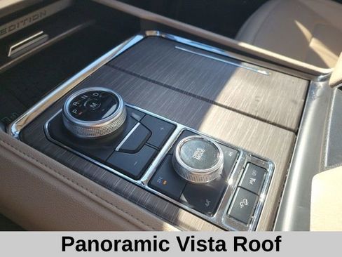 Used 2024 Ford Expedition Limited image 10