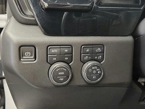 Used 2022 Chevrolet Silverado 1500 ZR2 image 31