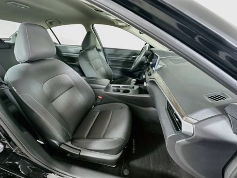 Used 2025 Nissan Altima 2.5 SV FWD image 29