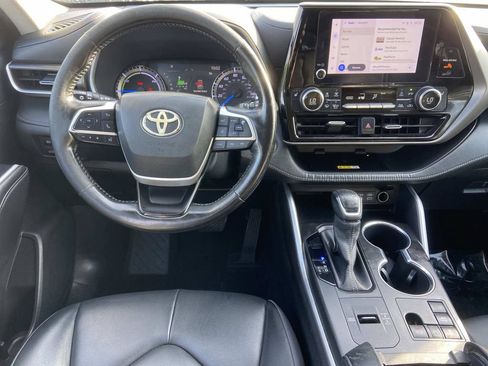 Used 2023 Toyota Highlander XLE FWD image 16