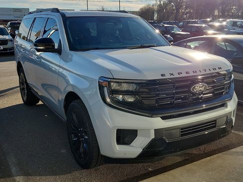 New 2025 Ford Expedition Platinum w/ Stealth Appearance Package image 10