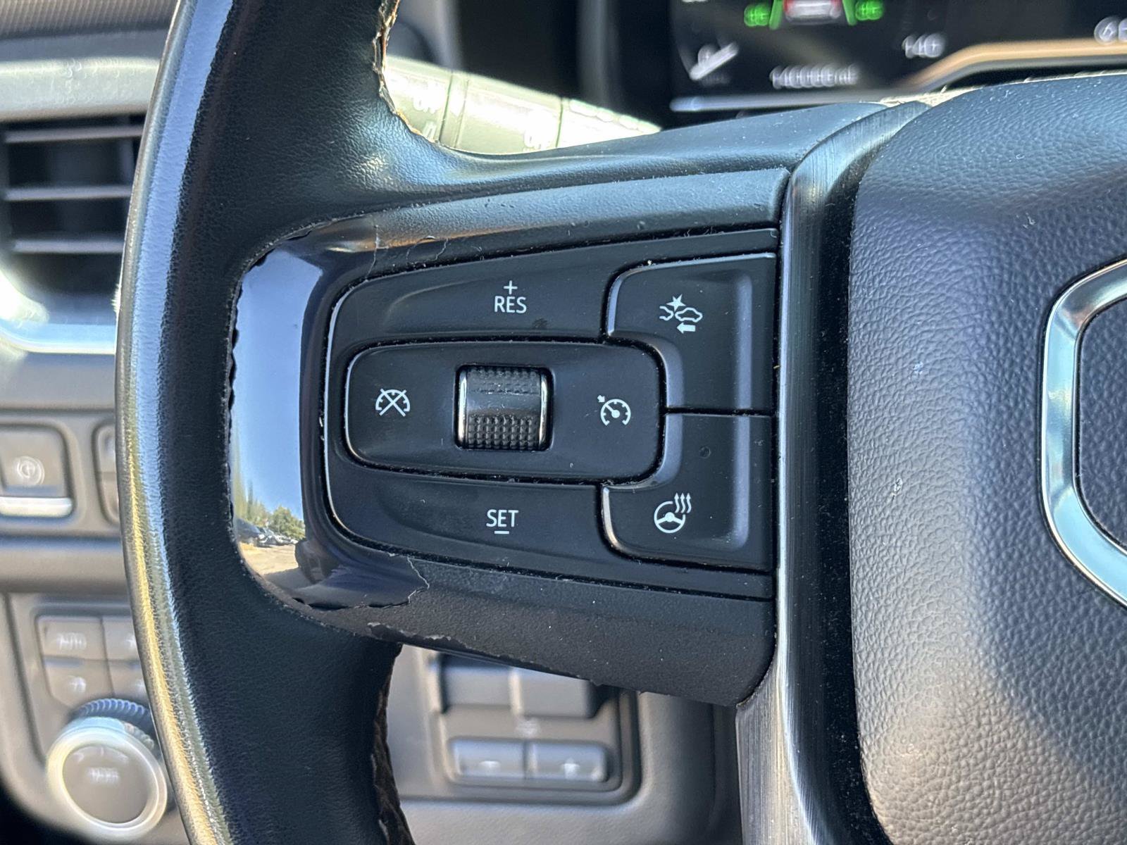Used 2023 GMC Yukon AT4 w/ Technology Package AWD/4WD image 20
