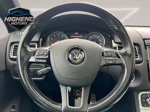 Used 2017 Volkswagen Touareg Wolfsburg Edition image 23