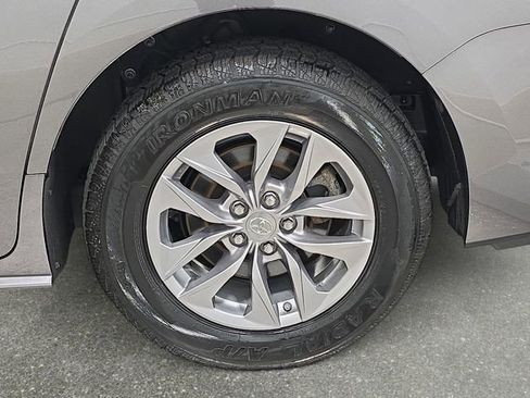 Certified 2024 Toyota Sienna XLE FWD image 30
