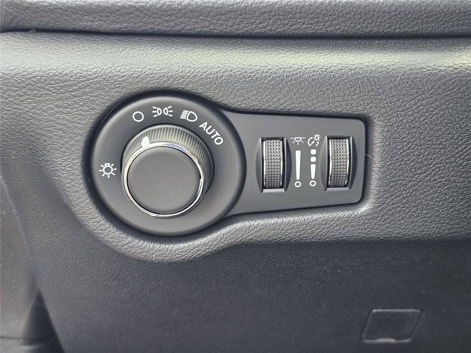 New 2027 Chrysler Pacifica Select FWD image 18