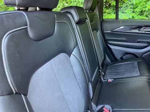 Used 2023 Jeep Grand Cherokee Altitude AWD/4WD image 30