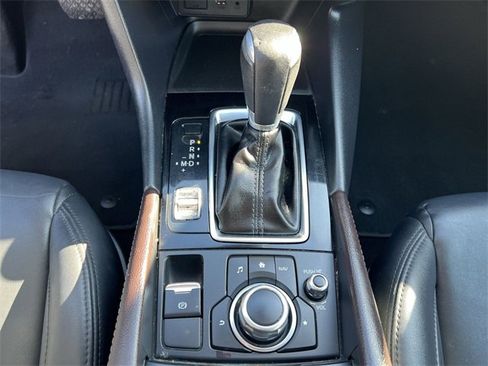 Used 2018 MAZDA MAZDA3 Touring image 22