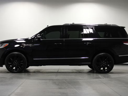 Used 2024 Lincoln Navigator L Reserve AWD/4WD image 7