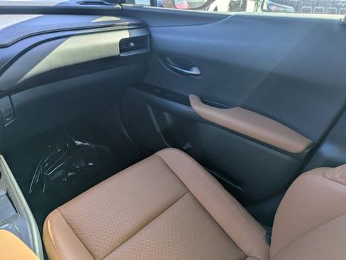 Used 2019 Lexus UX 200 w/ Premium Package image 14