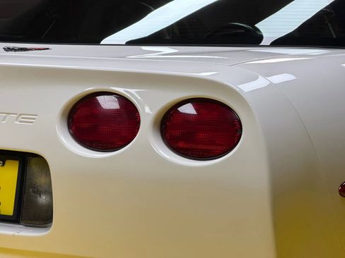 Used 2002 Chevrolet Corvette Coupe w/ Preferred Equipment Group2 image 8