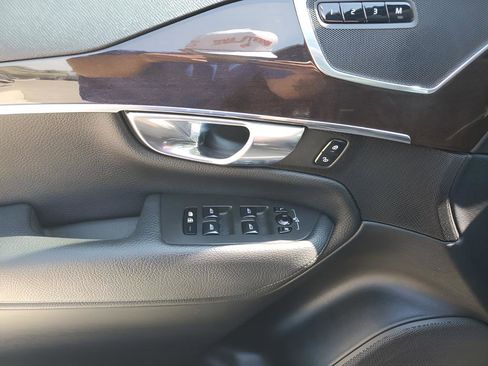 Used 2017 Volvo XC90 T5 Momentum w/ Vision Package image 25