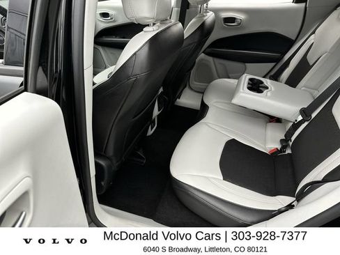 Used 2018 Jeep Compass Latitude w/ Safe & Security Group AWD/4WD image 21