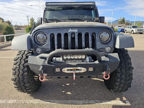 Used 2016 Jeep Wrangler Unlimited Rubicon w/ Connectivity Group AWD/4WD image 10