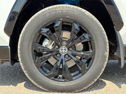 Used 2024 Toyota RAV4 SE image 28