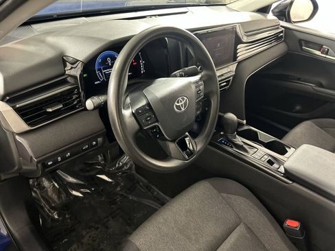 Used 2025 Toyota Camry LE image 11