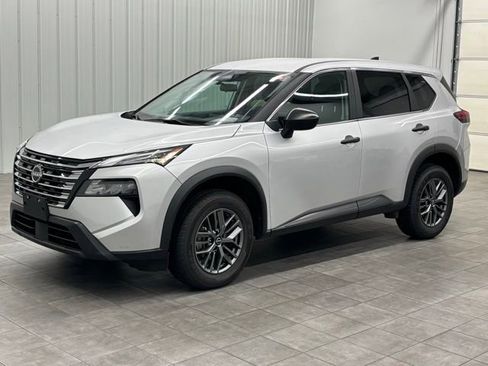 Used 2024 Nissan Rogue S FWD image 5