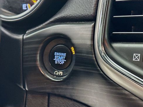 Used 2019 Jeep Grand Cherokee Laredo image 19