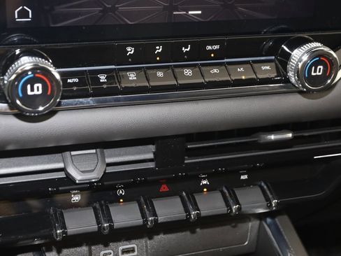 Used 2023 GMC Canyon Elevation w/ Convenience Package image 32