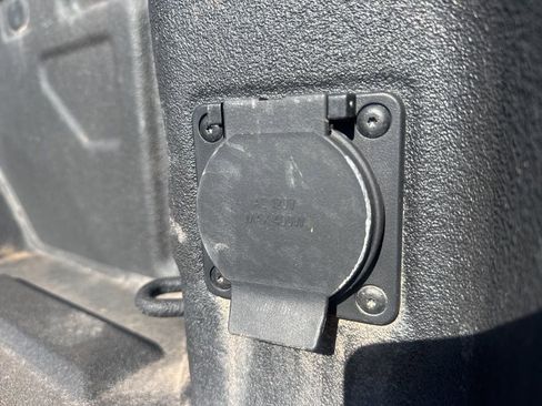 Used 2023 GMC Sierra 2500 SLT w/ SLT Premium Package image 6