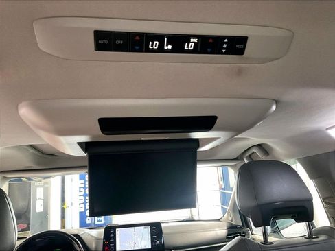 Used 2021 Toyota Sienna XLE w/ XLE Plus Package AWD/4WD image 29