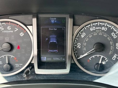 Used 2018 Toyota Tacoma SR5 RWD image 24