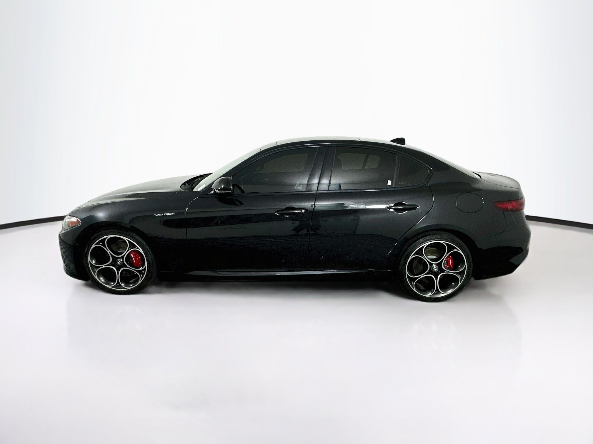 Used 2023 Alfa Romeo Giulia Veloce RWD image 4
