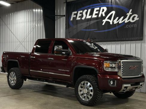Used 2017 GMC Sierra 2500 Denali w/ Duramax Plus Package image 12