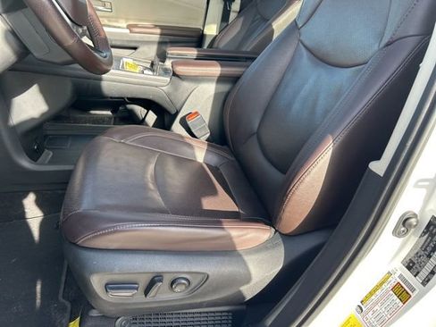 Used 2023 Toyota Sienna Platinum image 16