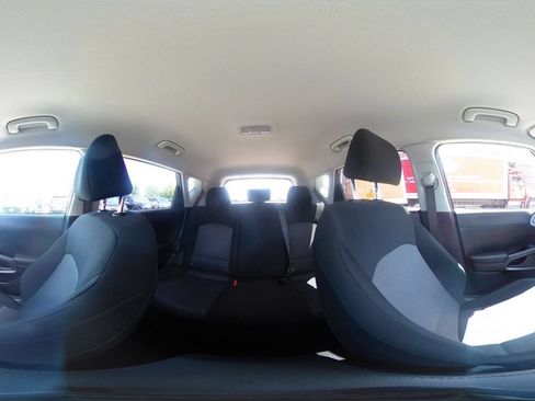 Used 2025 Kia Soul LX w/ LX Technology Package FWD image 40