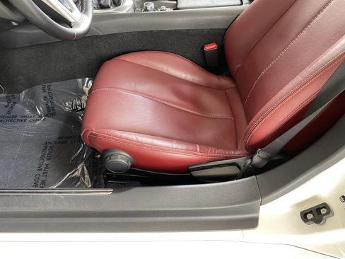 Used 2020 MAZDA MX-5 Miata RF Grand Touring RWD image 32