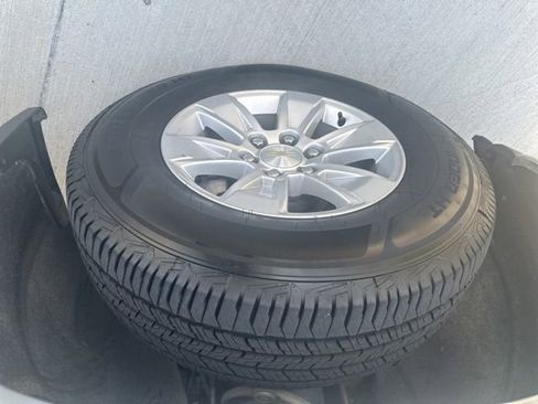Used 2022 Chevrolet Silverado 1500 LT RWD image 6