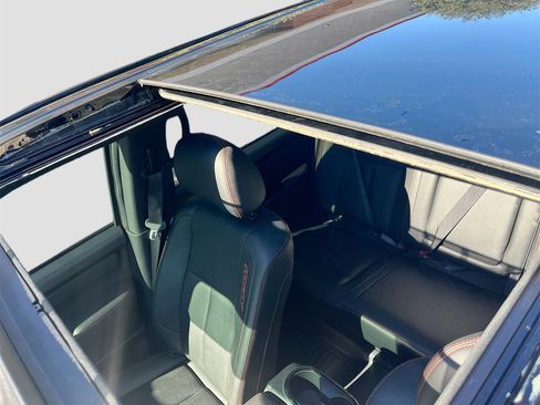 Used 2024 Nissan Titan PRO-4X w/ Pro-4x Convenience Package image 22