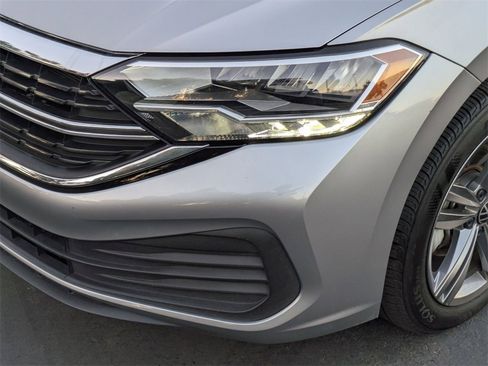 Used 2024 Volkswagen Jetta SE image 11