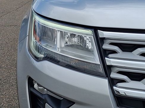 Used 2019 Ford Explorer XLT w/ Equipment Group 202A AWD/4WD image 12