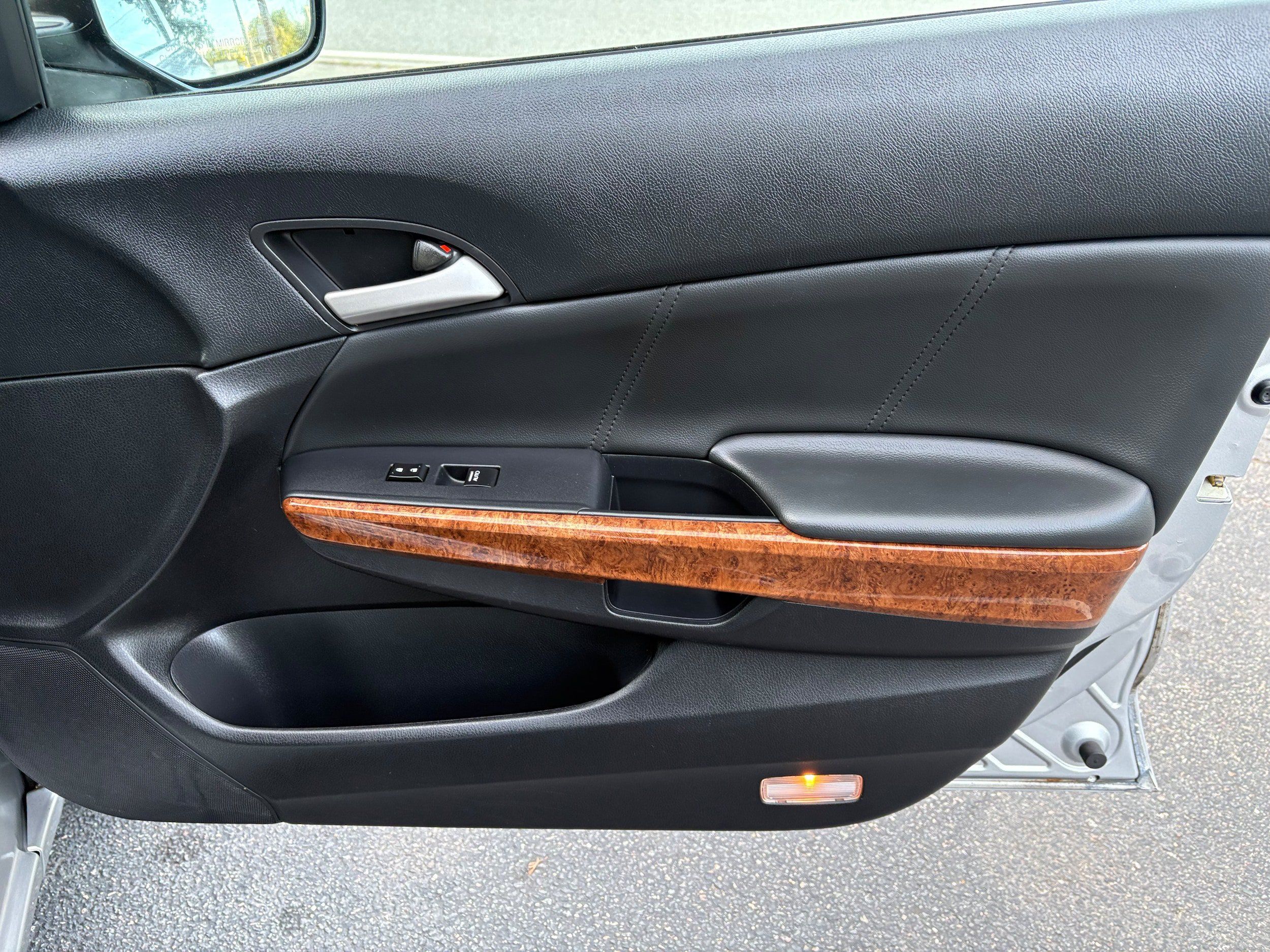Used 2011 Honda Accord EX-L image 37