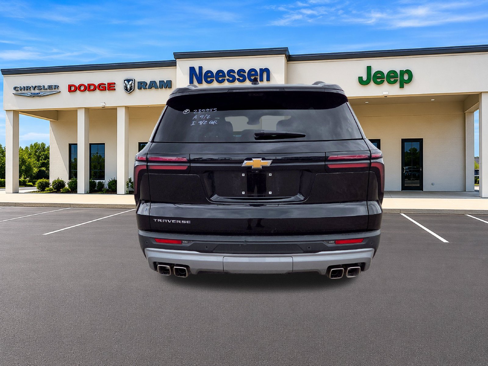 Used 2026 Chevrolet Traverse LT w/ Driver Confidence Package FWD image 6