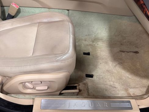 Used 2011 Jaguar XF image 18