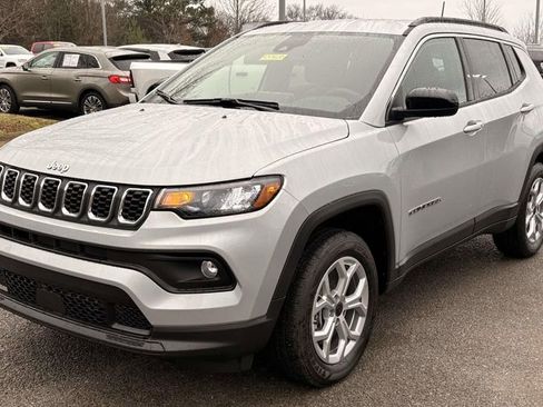 New 2026 Jeep Compass Latitude image 3