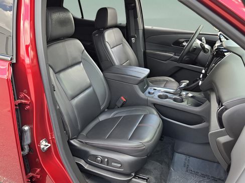 Used 2023 Chevrolet Traverse RS FWD image 15