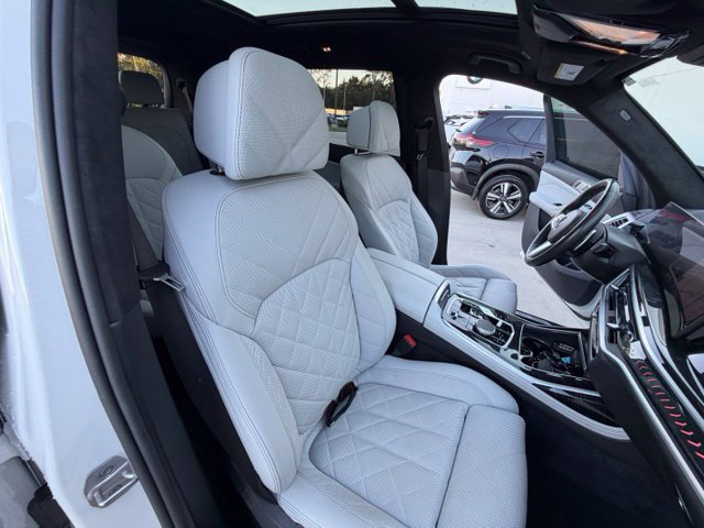 Used 2025 BMW X7 xDrive40i w/ M Sport Package AWD/4WD image 41