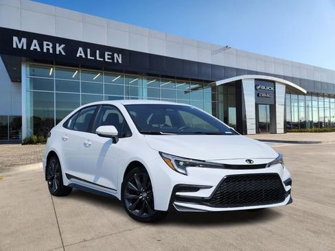 Used 2024 Toyota Corolla SE image 1