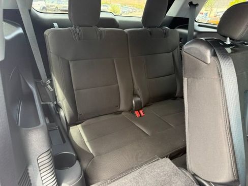 Used 2024 Ford Explorer XLT RWD image 37