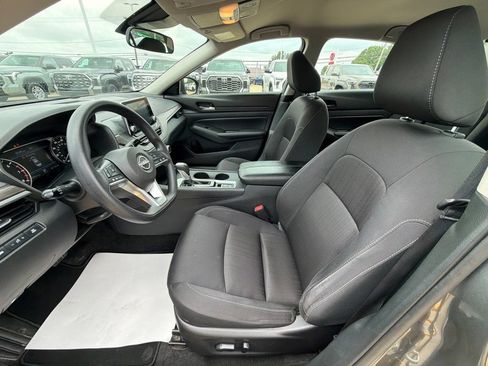 Used 2025 Nissan Altima 2.5 SV AWD/4WD image 9