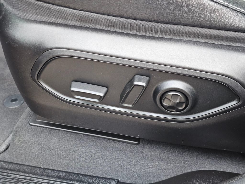 Used 2023 Jeep Grand Cherokee L Laredo AWD/4WD image 25